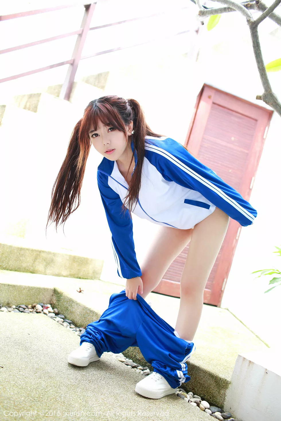 Xgyw.Org_XiuRen第430期_大胸嫩模刘飞儿Faye脱学生装秀豪乳翘臀撩人写真53P