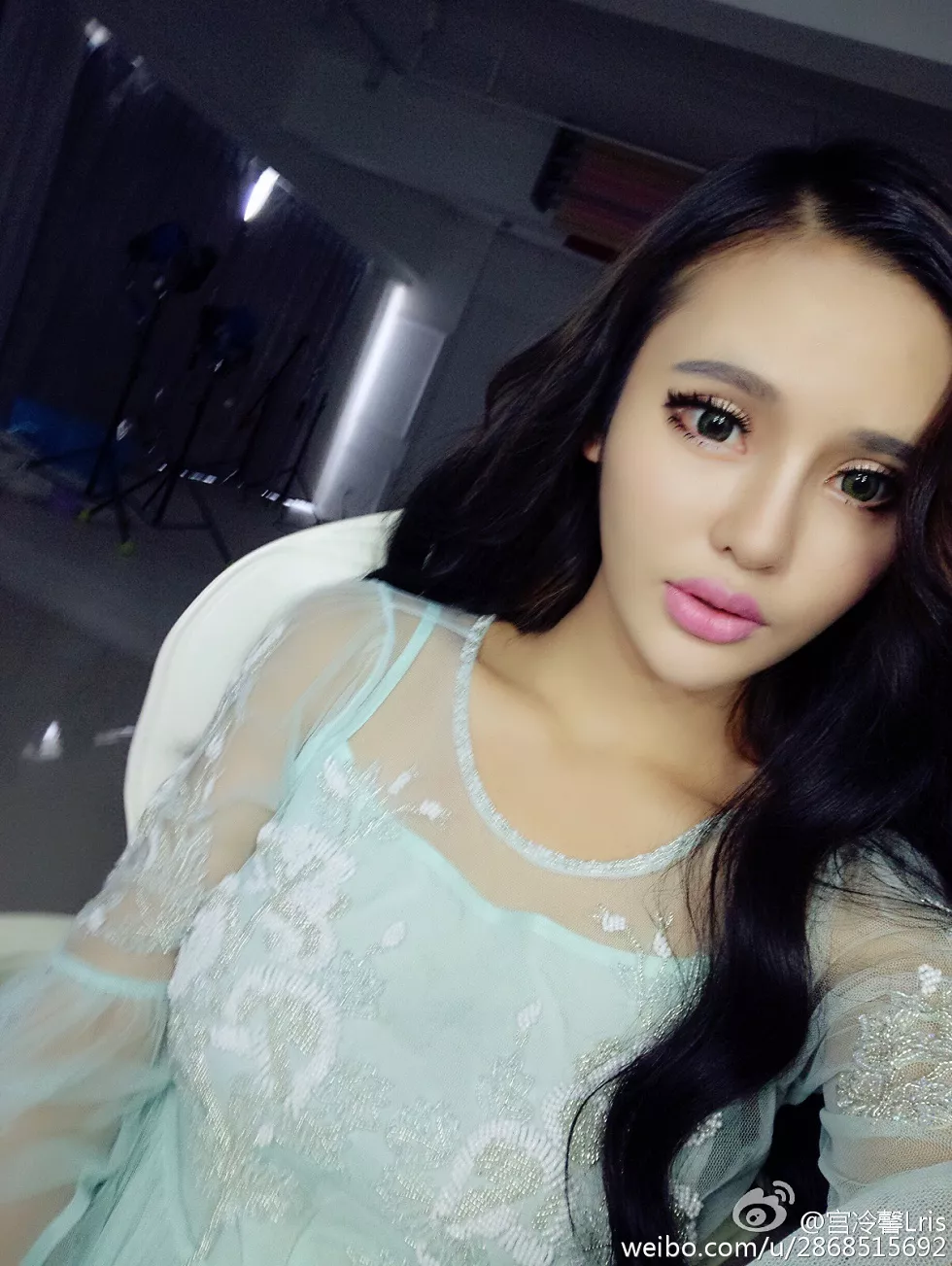 Xgyw.Org_网络红人宫冷馨Lris大尺度私房魔鬼曲线美乳翘臀撩人诱惑微博写真75P
