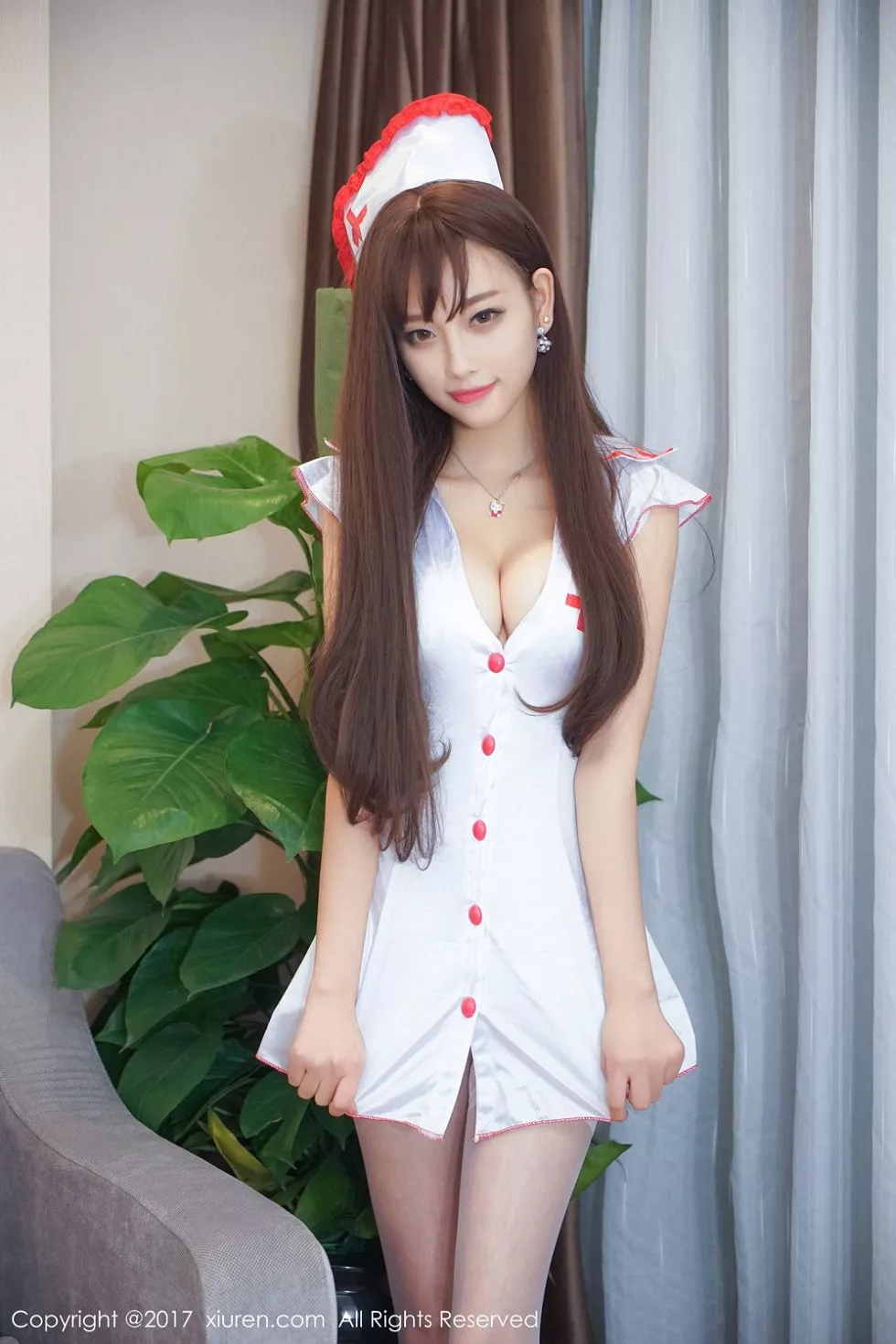 Xgyw.Org_XiuRen第706期_甜美女神杨晨晨sugar粉红吊带连身裙秀雪嫩肌肤完美性感写真63P