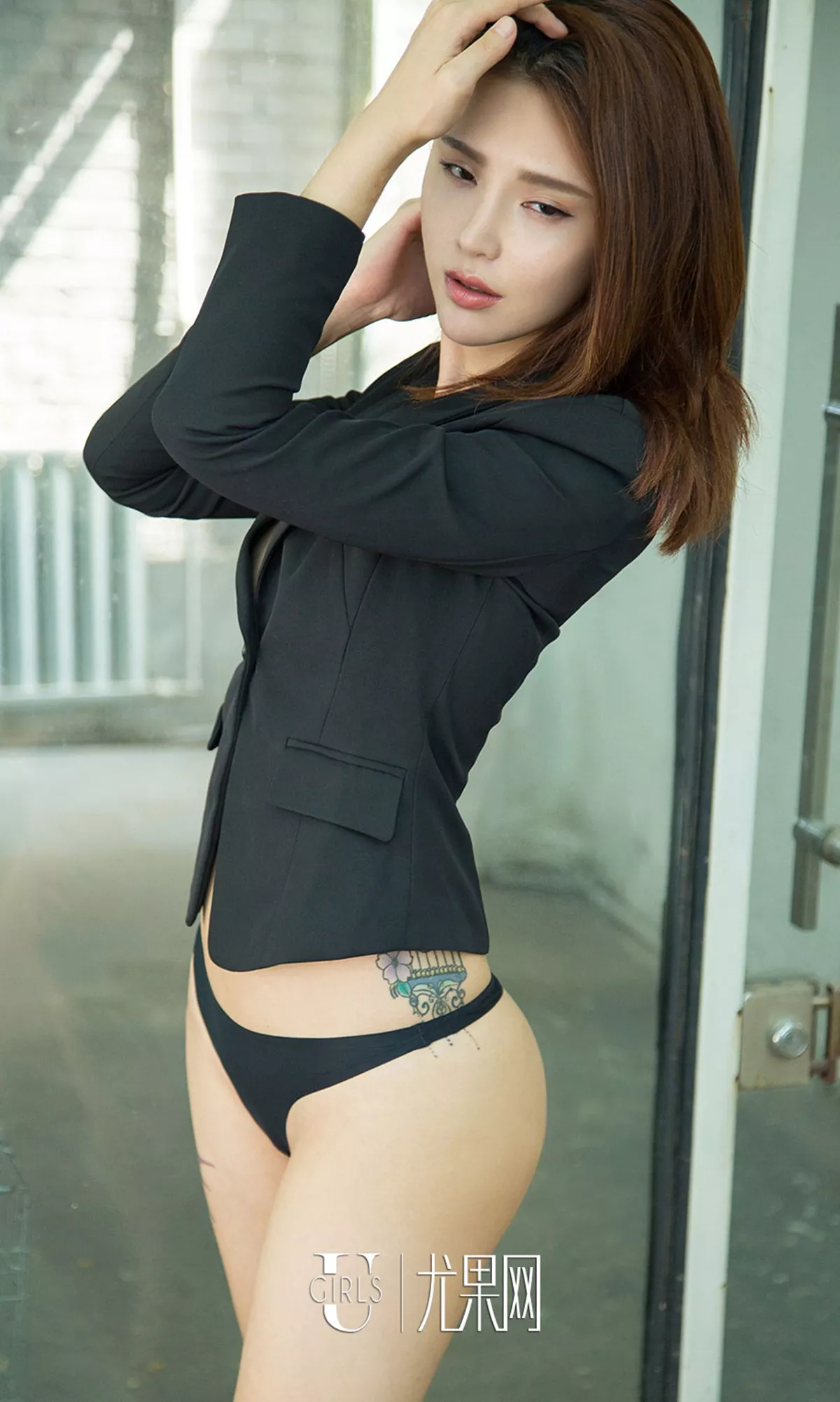 Xgyw.Org_[Ugirls爱尤物]No.754_纹身嫩模尤娜娜真空小西装露豪乳居家性感内衣系列写真40P