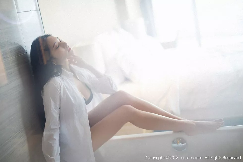 Xgyw.Org_XiuRen第893期_嫩模小狐狸Sica性感黑色女仆装+浴室透视内衣诱惑写真45P