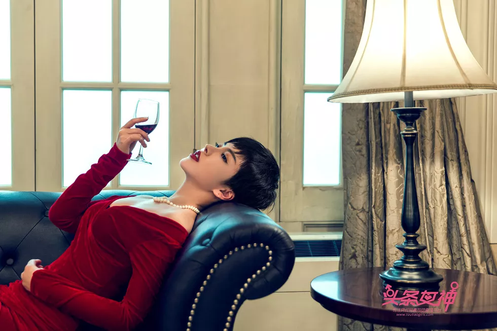 Xgyw.Org_[Toutiao头条女神]No.640_短发嫩模卓然居家黑色蕾丝薄纱真空露美乳火辣诱惑写真31P