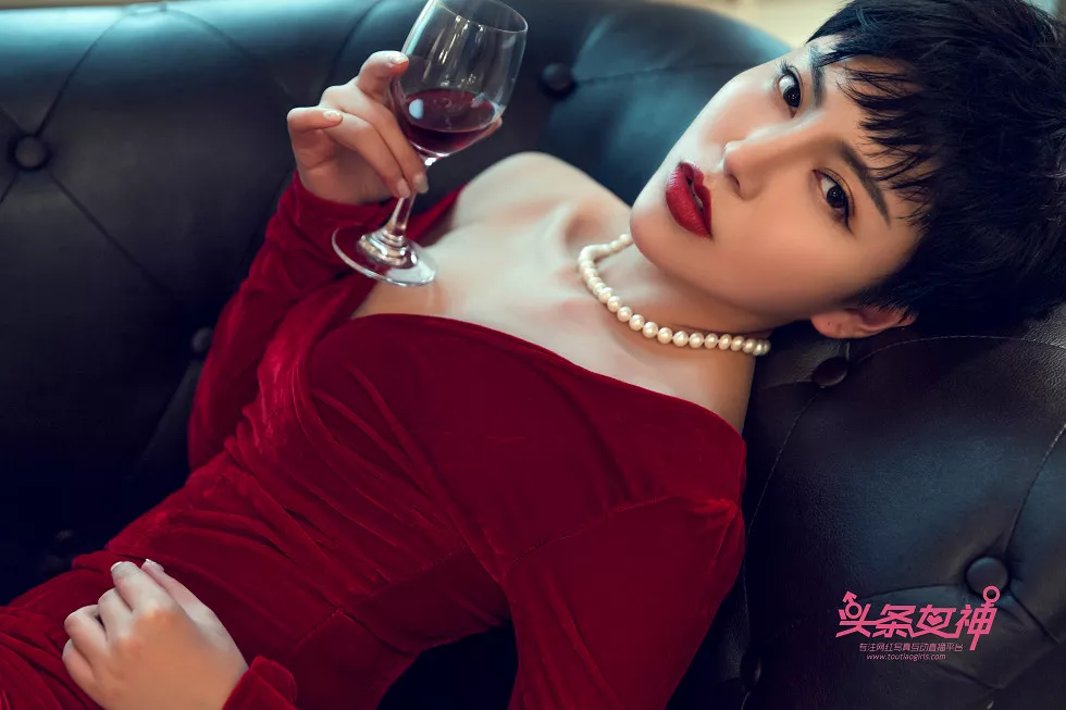 Xgyw.Org_[Toutiao头条女神]No.640_短发嫩模卓然居家黑色蕾丝薄纱真空露美乳火辣诱惑写真31P