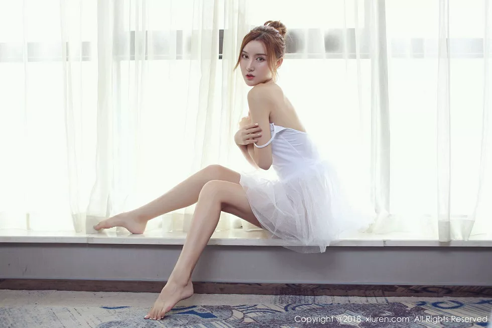 Xgyw.Org_XiuRen第1031期_嫩模M梦baby芭蕾舞装扮白色内衣半脱双手档乳撩人诱惑写真55P
