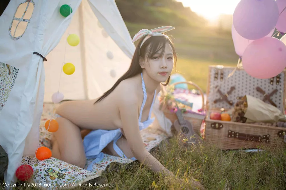 Xgyw.Org_XiuRen第1207期_嫩模徐微微mia户外性感女仆装半脱露美乳翘臀极致诱惑写真80P