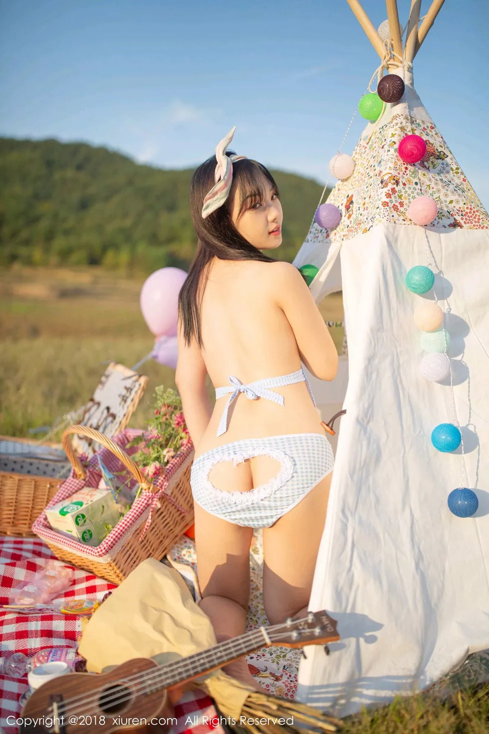 Xgyw.Org_XiuRen第1207期_嫩模徐微微mia户外性感女仆装半脱露美乳翘臀极致诱惑写真80P