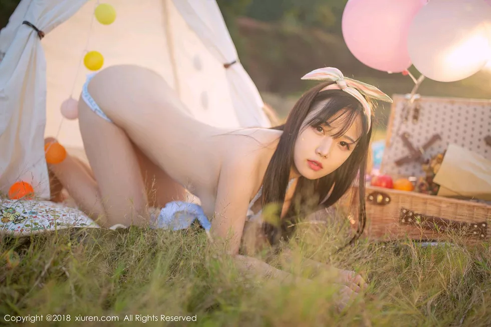 Xgyw.Org_XiuRen第1207期_嫩模徐微微mia户外性感女仆装半脱露美乳翘臀极致诱惑写真80P