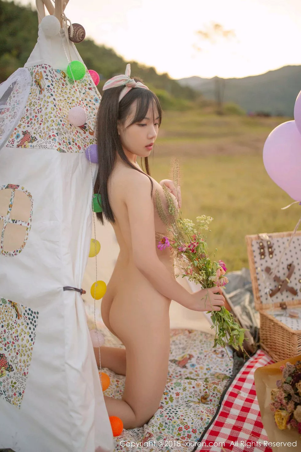 Xgyw.Org_XiuRen第1207期_嫩模徐微微mia户外性感女仆装半脱露美乳翘臀极致诱惑写真80P