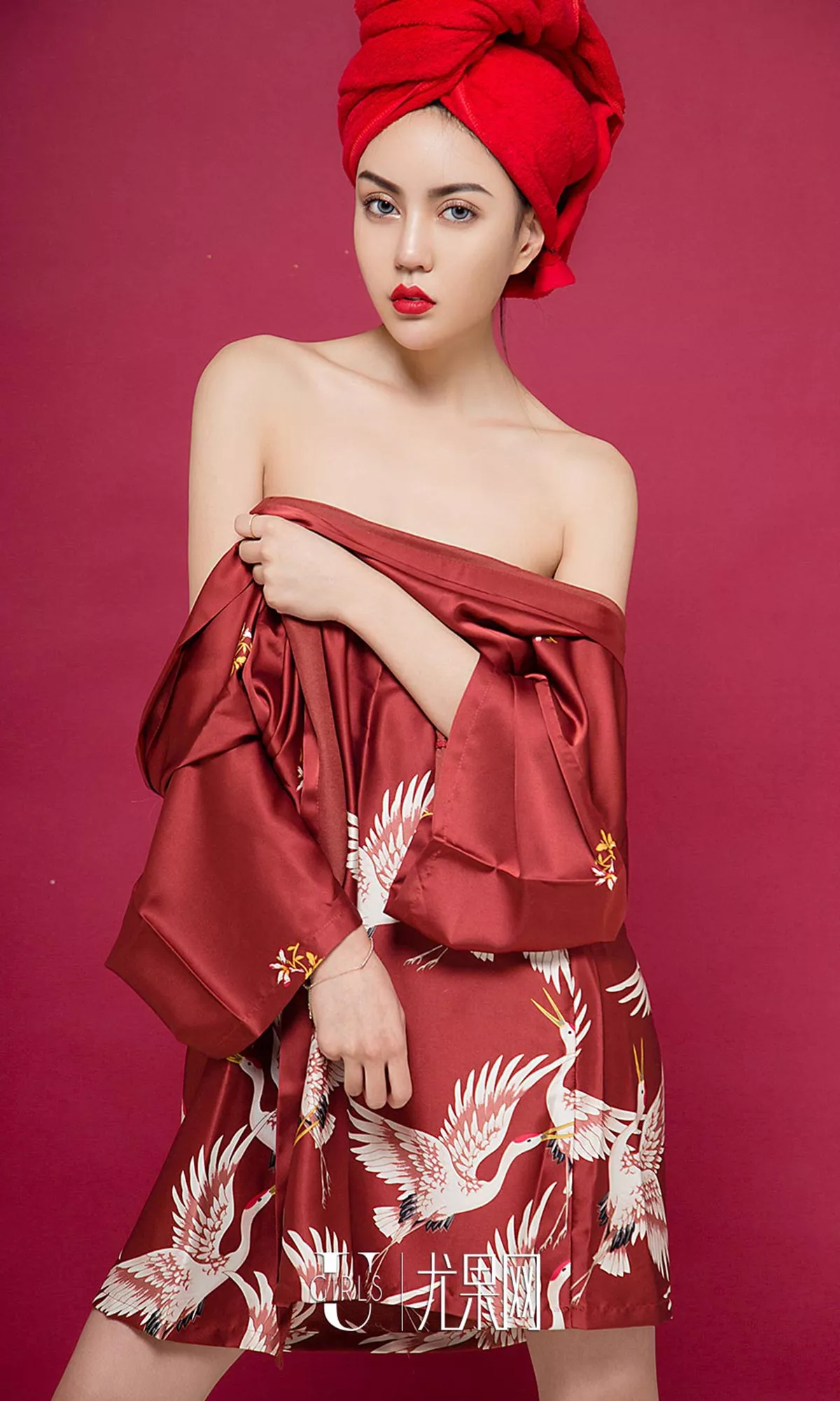 Xgyw.Org_[Ugirls爱尤物]No.1368_嫩模明娜性感红色高叉连体比基尼秀完美身材诱惑写真35P