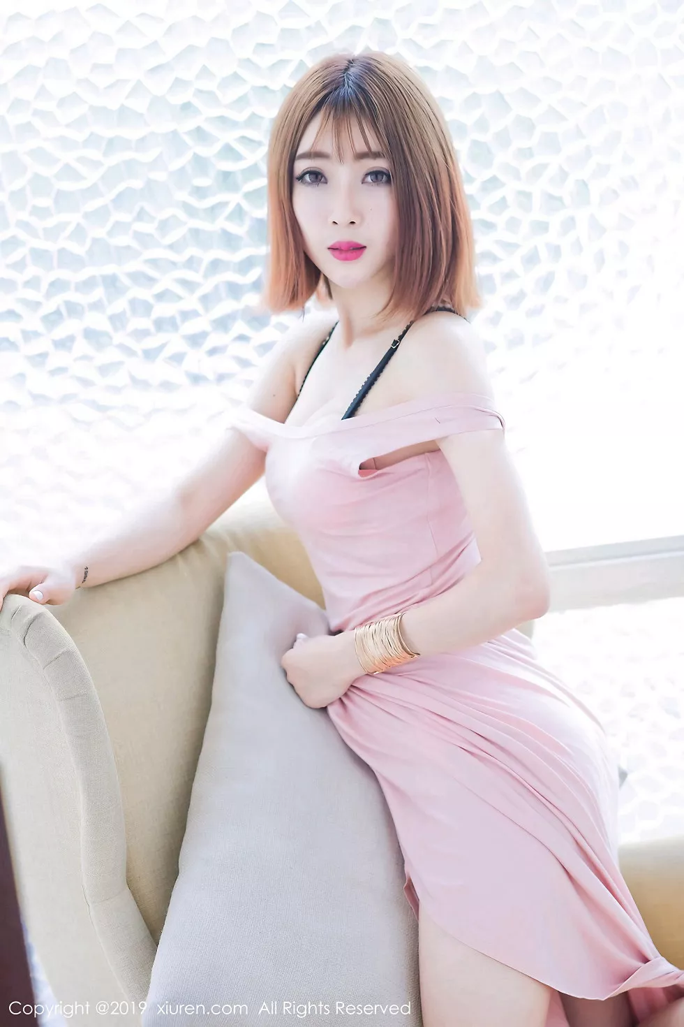 Xgyw.Org_XiuRen第1451期_嫩模凌萍儿私房JK学生服半脱露蕾丝内衣傲人豪乳诱惑写真44P