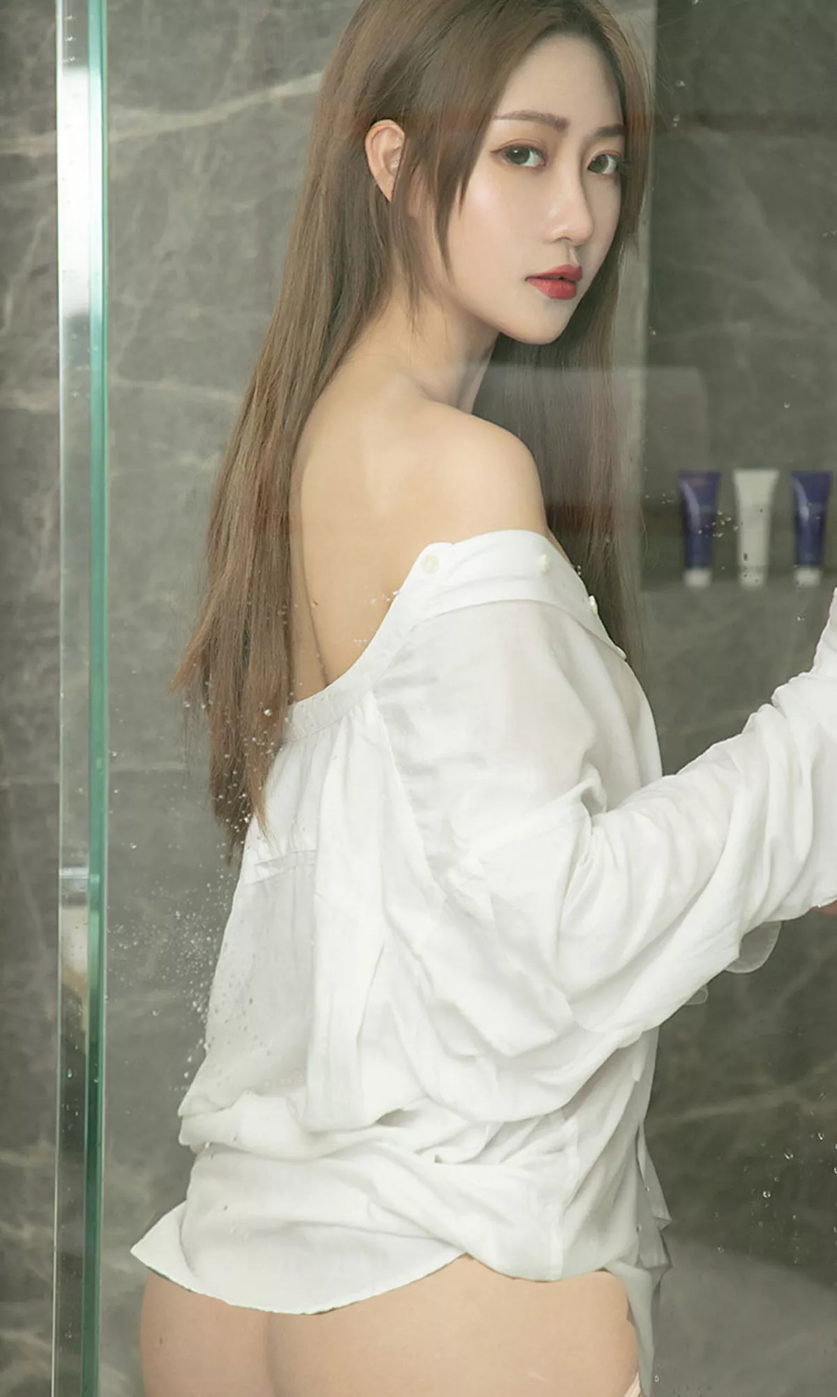 Xgyw.Org_[Ugirls爱尤物]No.1516_嫩模林微微私房浴缸里性感真空白衬衣湿身诱惑写真35P