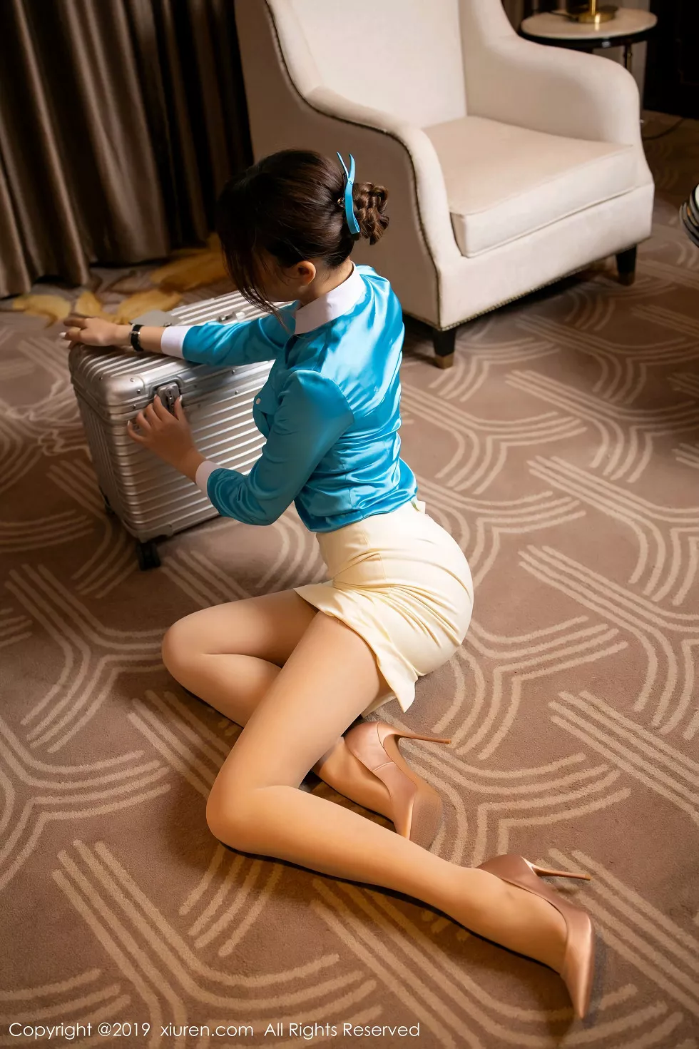 Xgyw.Org_XiuRen第1602期_女神芝芝Booty职业装服饰撩短裙秀美腿翘臀极致诱惑写真76P