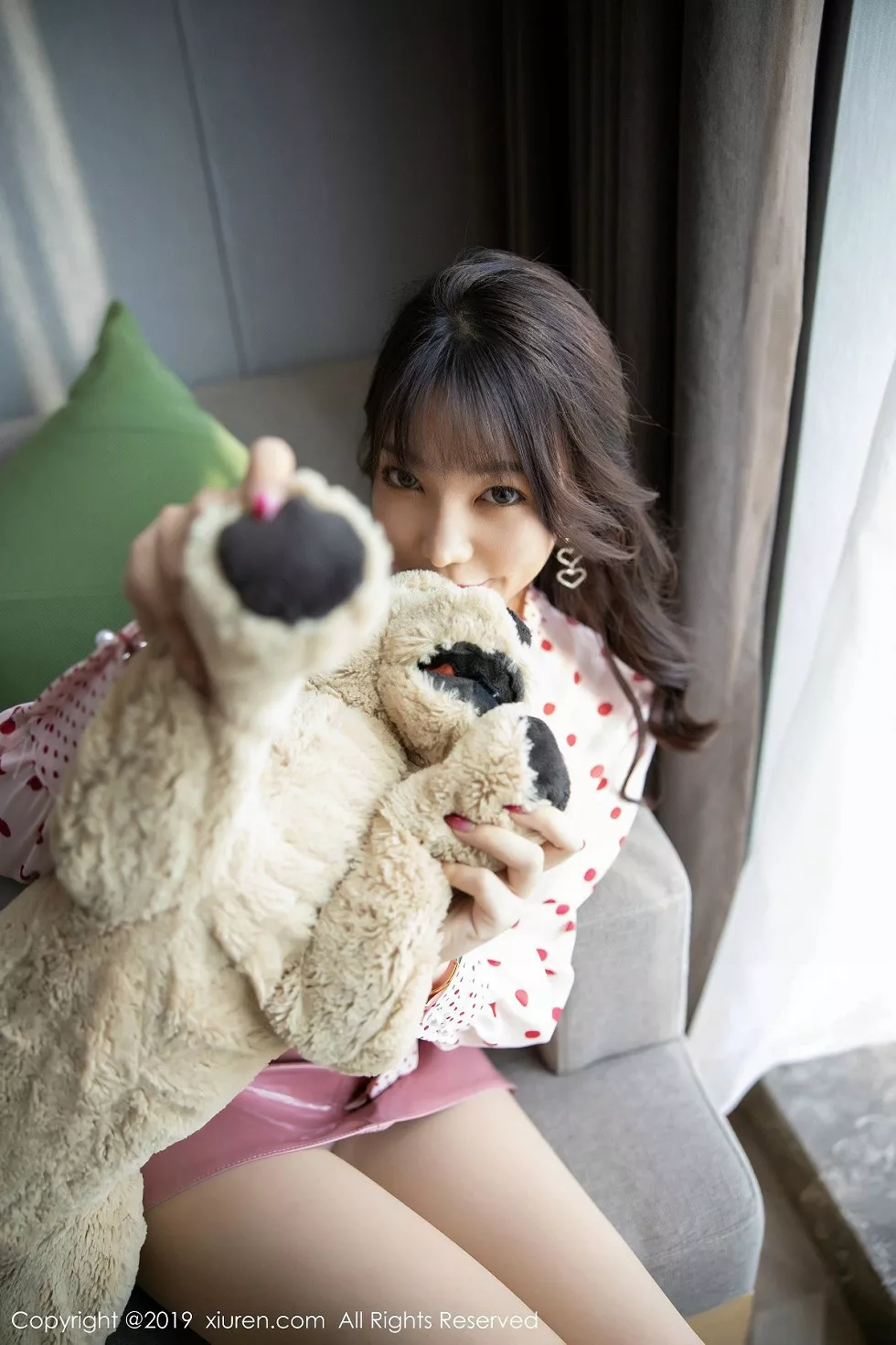 Xgyw.Org_XiuRen第1742期_女神芝芝Booty私房粉色短裙半脱露无内肉丝裤袜秀翘臀诱惑写真87P