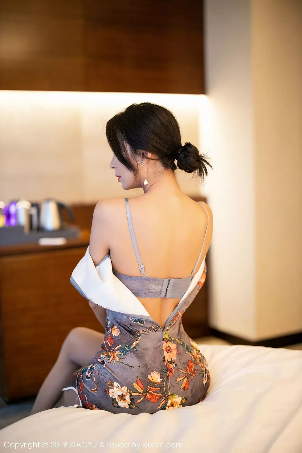 Xgyw.Org_[XiaoYu画语界]Vol.196_气质女神Carry私房古韵旗袍半脱秀完美身材诱惑写真84P