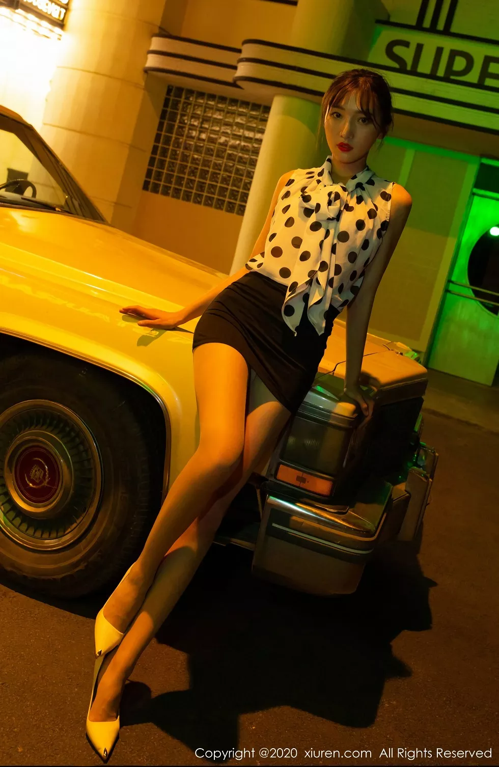 Xgyw.Org_XiuRen第2222期_嫩模陆萱萱出租车司机主题车内半脱露曼妙身材撩人诱惑写真76P