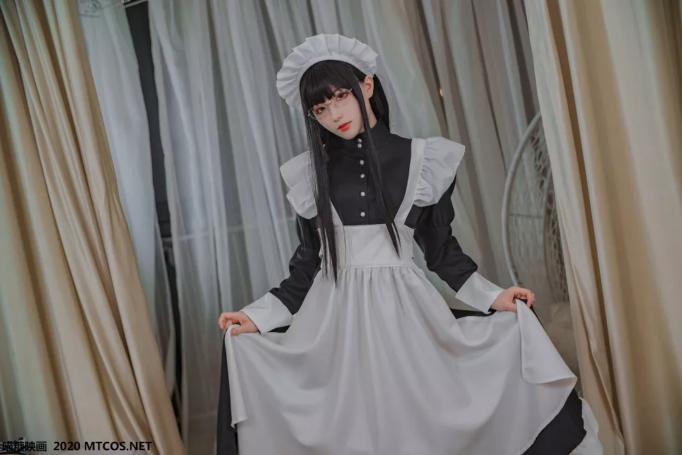 Xgyw.Org_[喵糖映画]Vol.120_眼镜美少女私房黑色女仆装配吊带黑丝袜性感红唇迷人写真36P