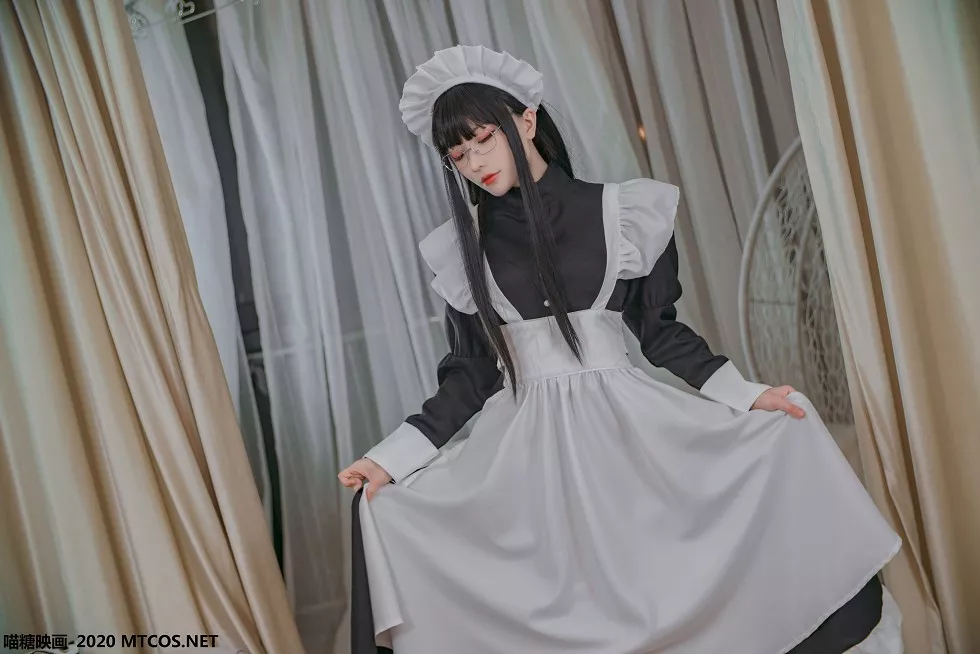 Xgyw.Org_[喵糖映画]Vol.120_眼镜美少女私房黑色女仆装配吊带黑丝袜性感红唇迷人写真36P