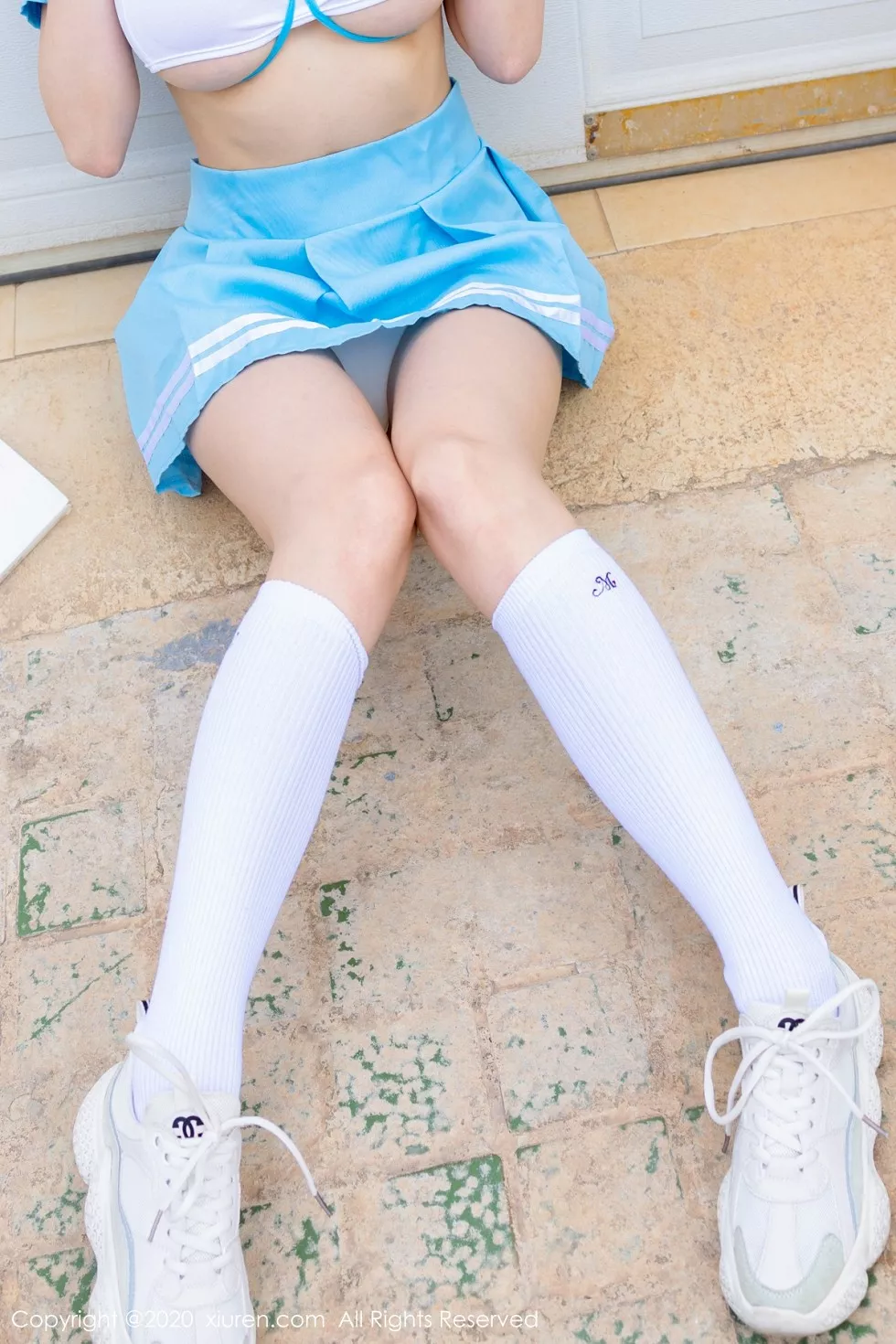 Xgyw.Org_XiuRen第2371期_嫩模淼淼小姐姐呀大理旅拍私房床上性感透视内衣撩人诱惑写真43P