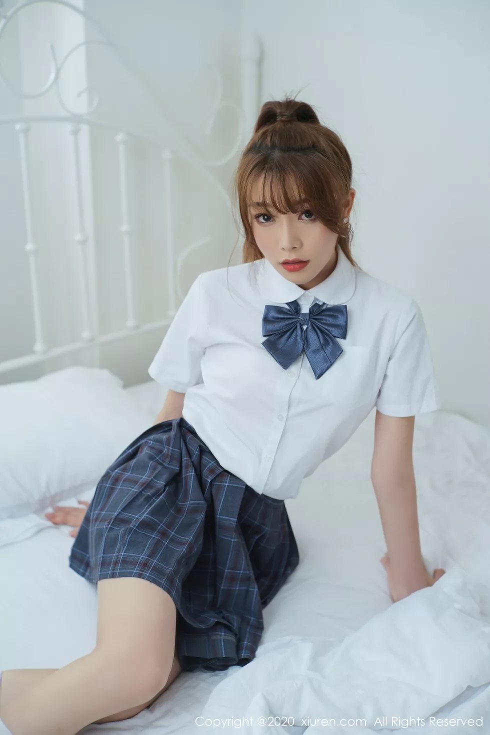 Xgyw.Org_XiuRen第2502期_女神芝芝Booty私房JK制服主题+粉色蕾丝内衣露惹火身材诱惑写真43P