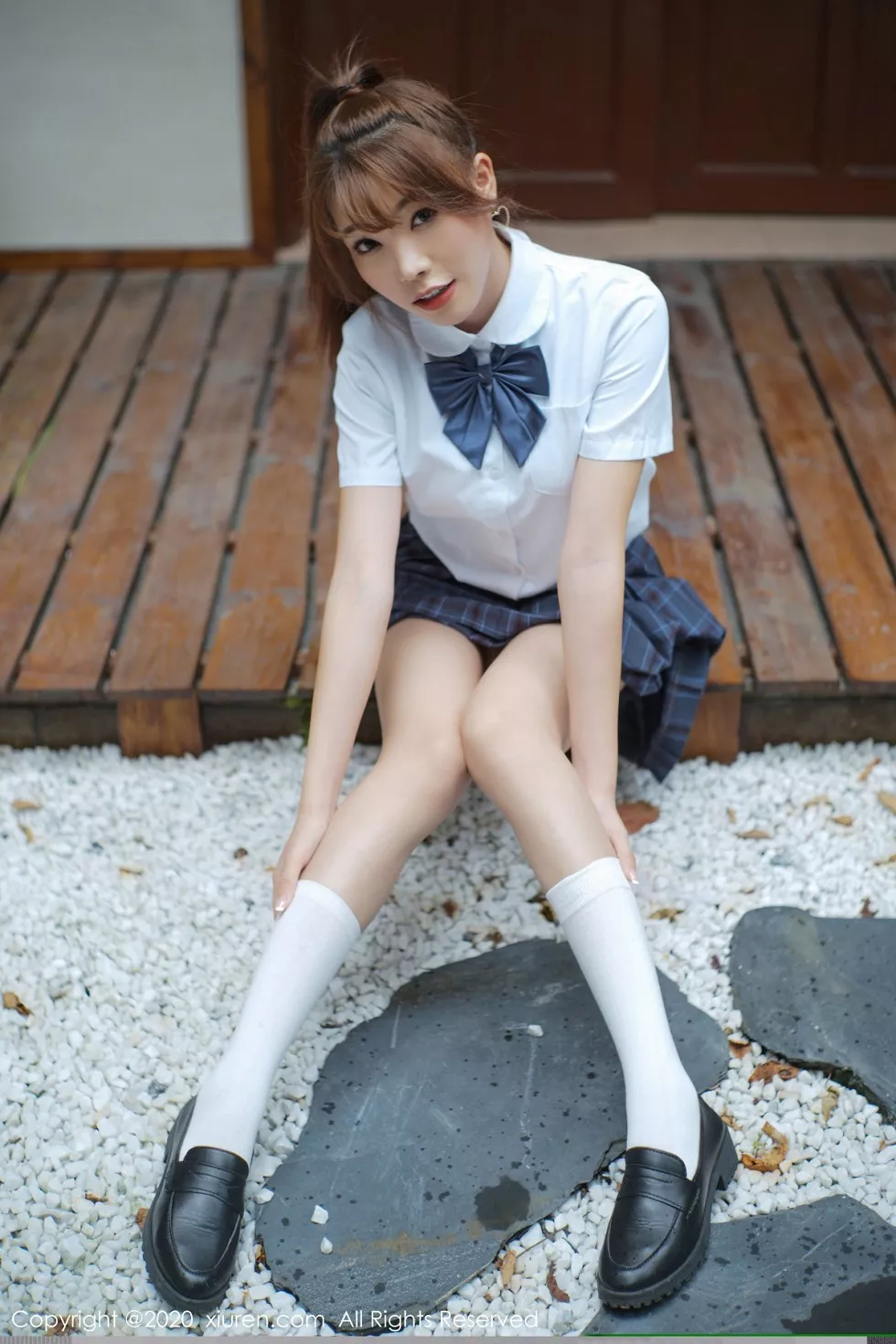 Xgyw.Org_XiuRen第2502期_女神芝芝Booty私房JK制服主题+粉色蕾丝内衣露惹火身材诱惑写真43P
