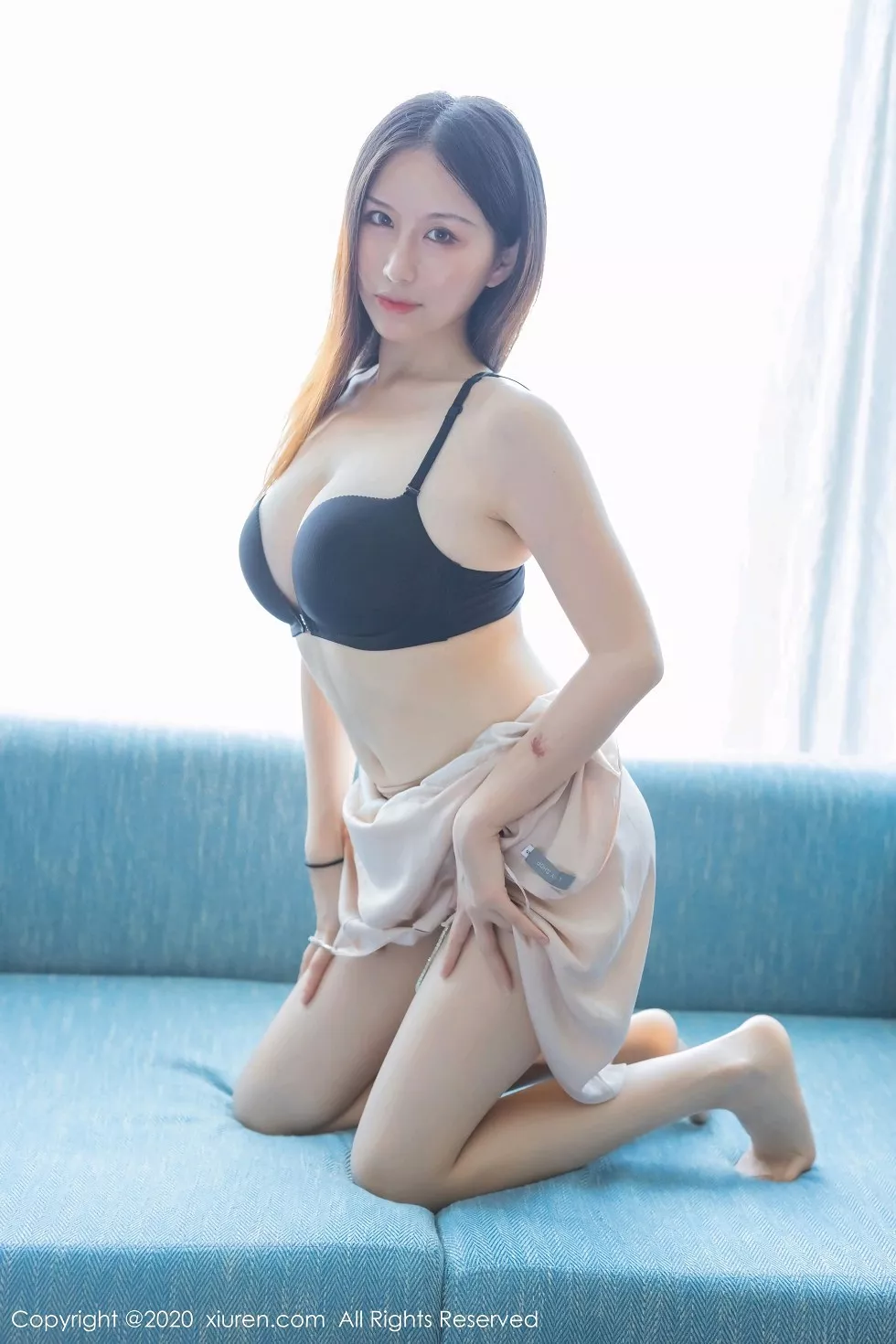 Xgyw.Org_XiuRen第2505期_嫩模月音瞳私房脱性感吊裙露黑色内衣秀完美身材诱惑写真57P