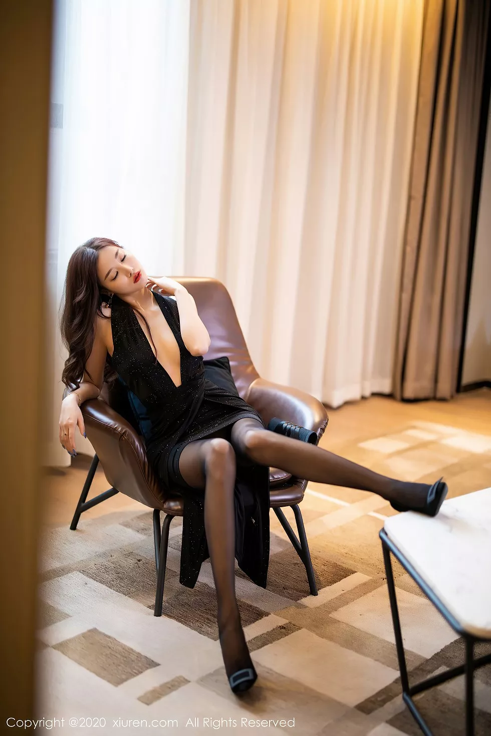 Xgyw.Org_XiuRen第2616期_女神杨晨晨sugar私房典雅礼裙配黑丝裤袜撩人姿势诱惑写真118P