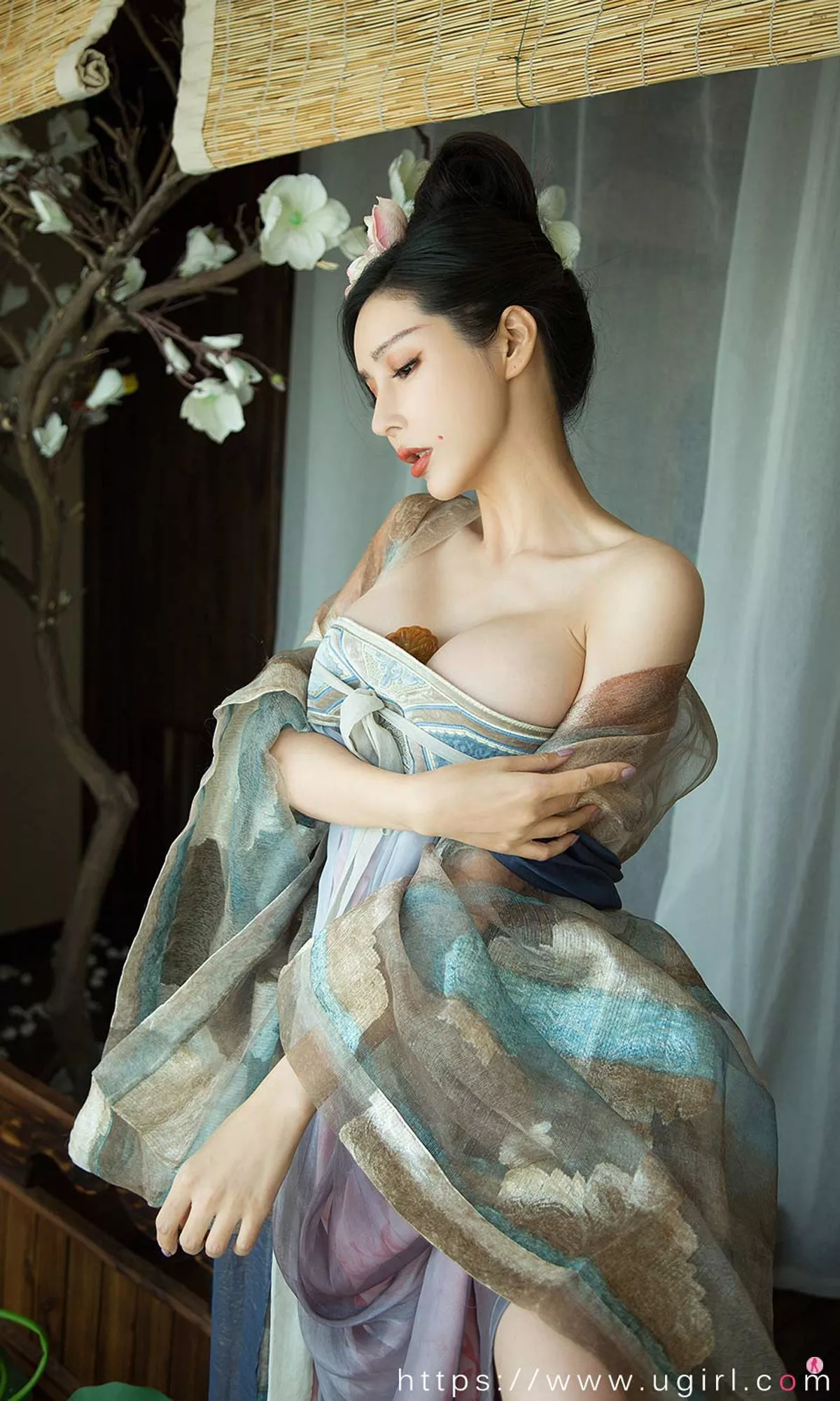 Xgyw.Org_[Ugirls爱尤物]No.1924_嫩模田冰冰满月情人主题私房古韵连身裙秀完美身材诱惑写真35P