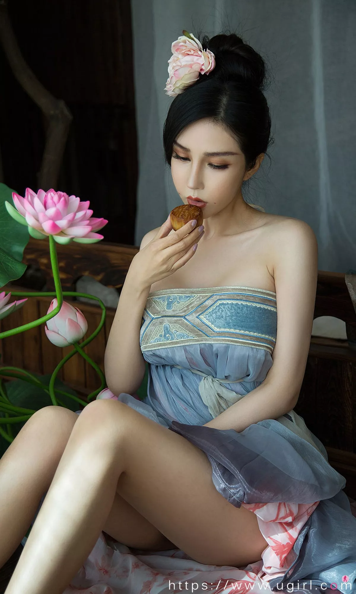 Xgyw.Org_[Ugirls爱尤物]No.1924_嫩模田冰冰满月情人主题私房古韵连身裙秀完美身材诱惑写真35P