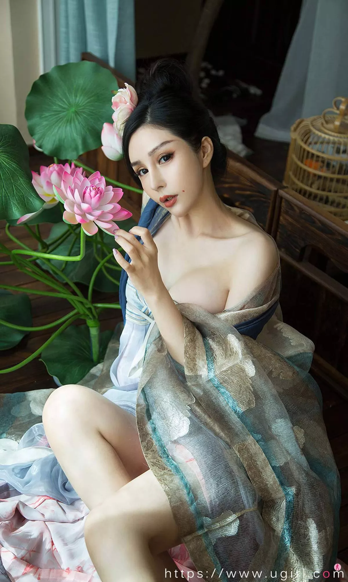 Xgyw.Org_[Ugirls爱尤物]No.1924_嫩模田冰冰满月情人主题私房古韵连身裙秀完美身材诱惑写真35P