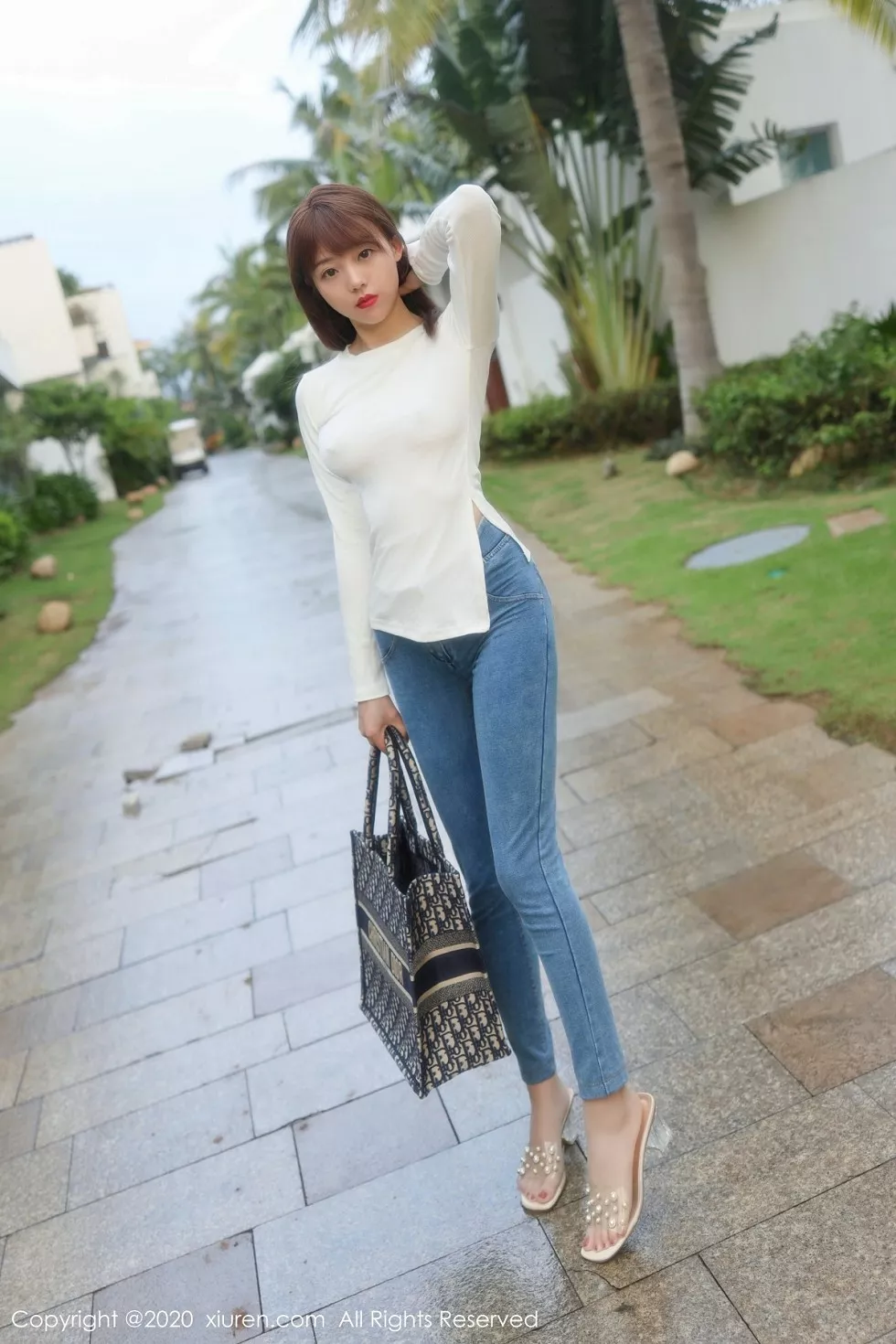 Xgyw.Org_XiuRen第2785期_嫩模佘贝拉bella三亚旅拍紧身牛仔裤主题私房半脱露翘臀诱惑写真51P