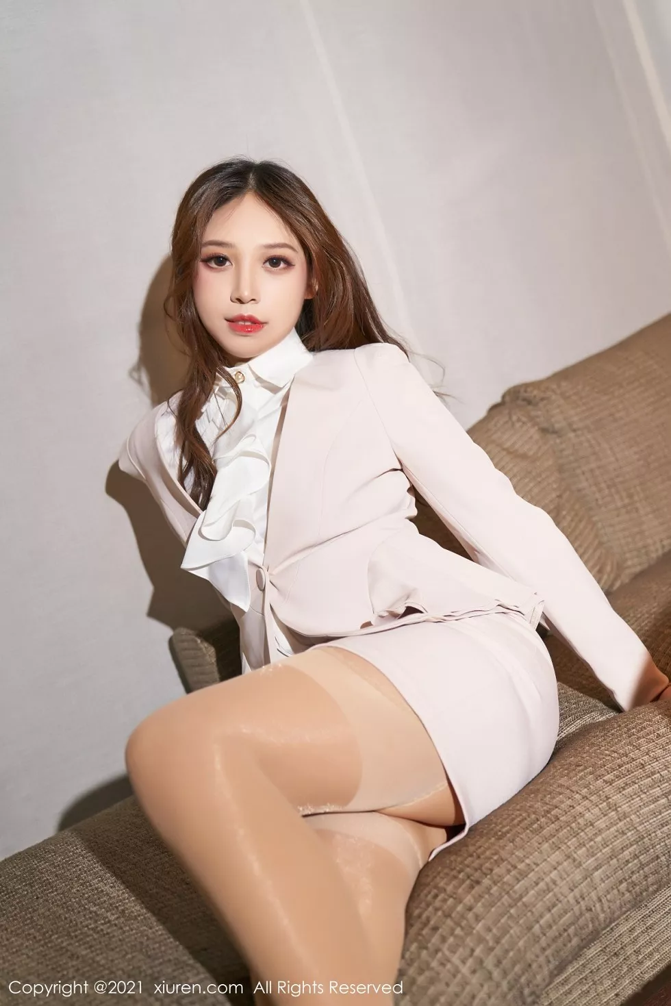 Xgyw.Org_XiuRen第2981期_嫩模郑颖姗典雅干练职场制服床上开档肉丝裤袜秀魔鬼身材诱惑写真66P