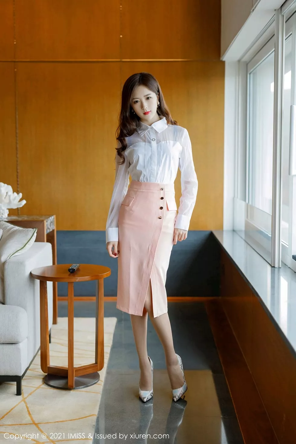 Xgyw.Org_[IMISS爱蜜社]Vol.544_嫩模杨紫嫣Cynthia经典白衬衣配粉色短裙秀丝袜美腿诱惑写真62P