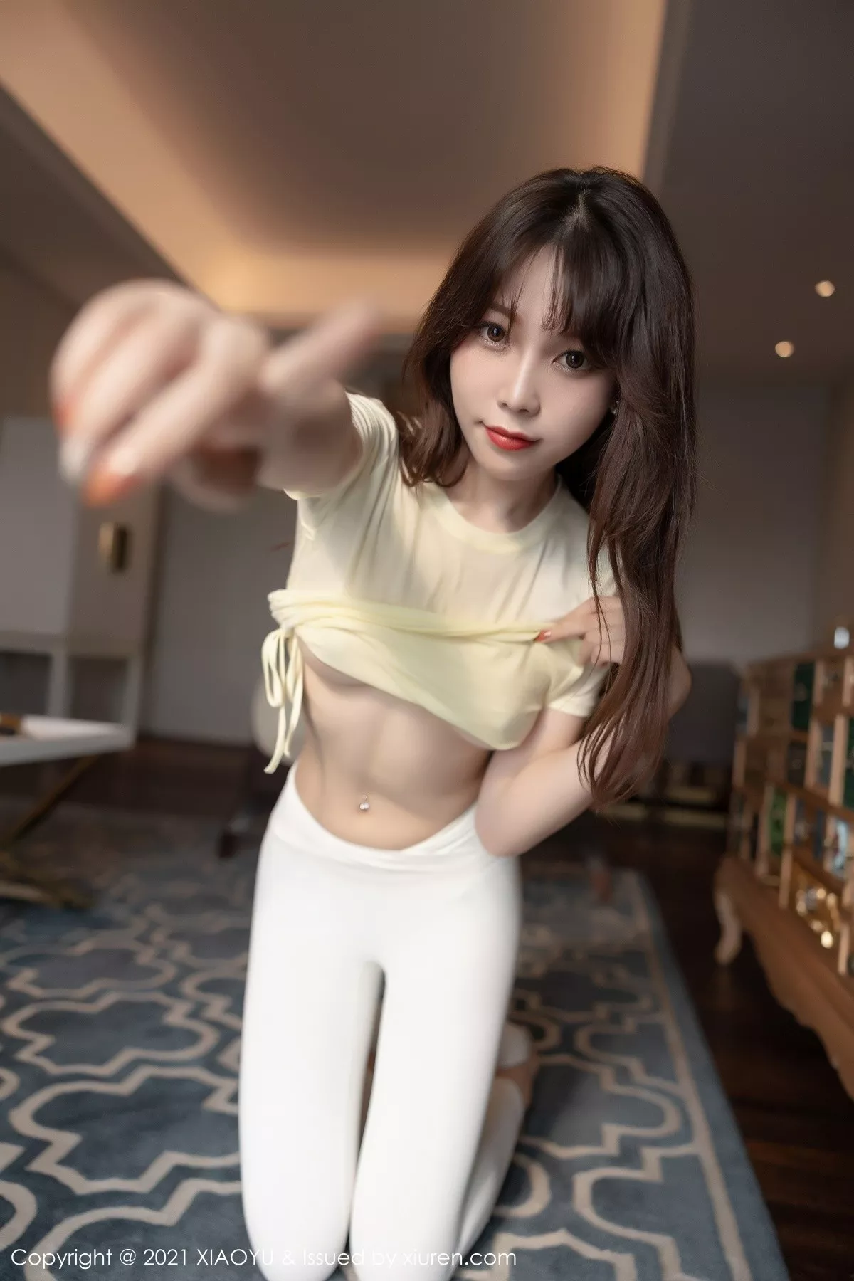 Xgyw.Org_[XiaoYu画语界]Vol.517_女神芝芝Booty私房白色紧身服饰半脱秀完美身材迷人诱惑写真60P