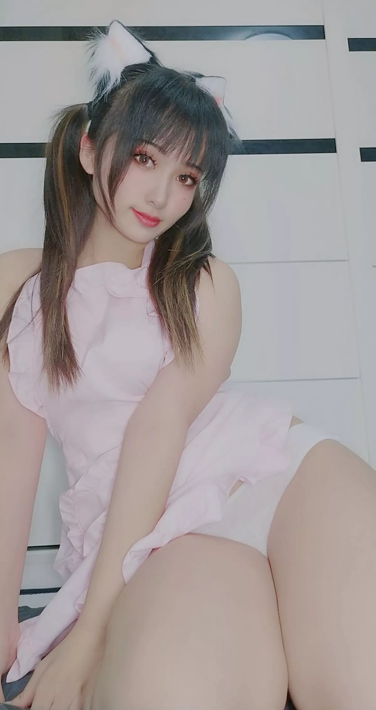 Xgyw.Org_动漫博主洛璃LoLiSAMA猫咪围裙主题私房粉色围裙半脱露豪乳遮点诱惑写真71P