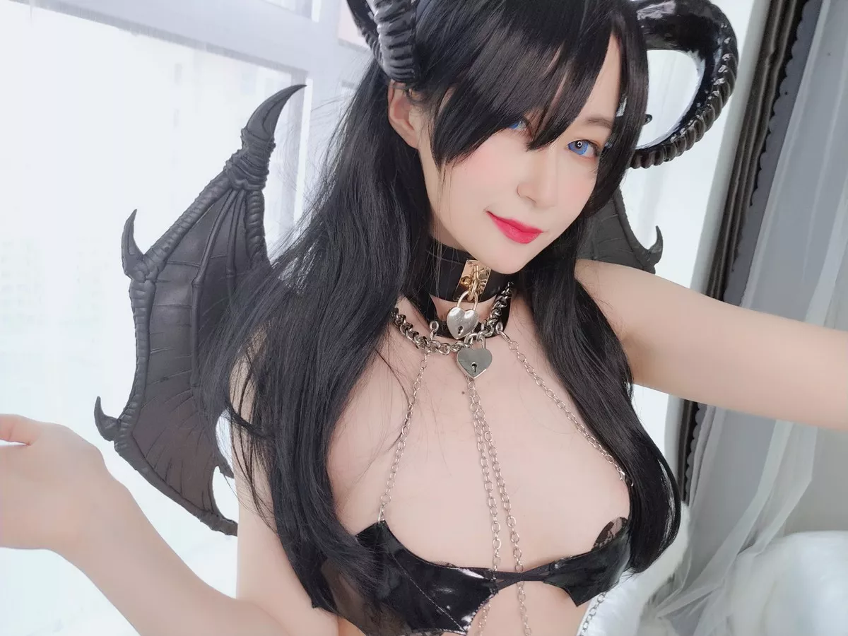 Xgyw.Org_Coser小姐姐白银81新龙女主题私房黑色情趣内衣露傲人豪乳遮点诱惑写真51P