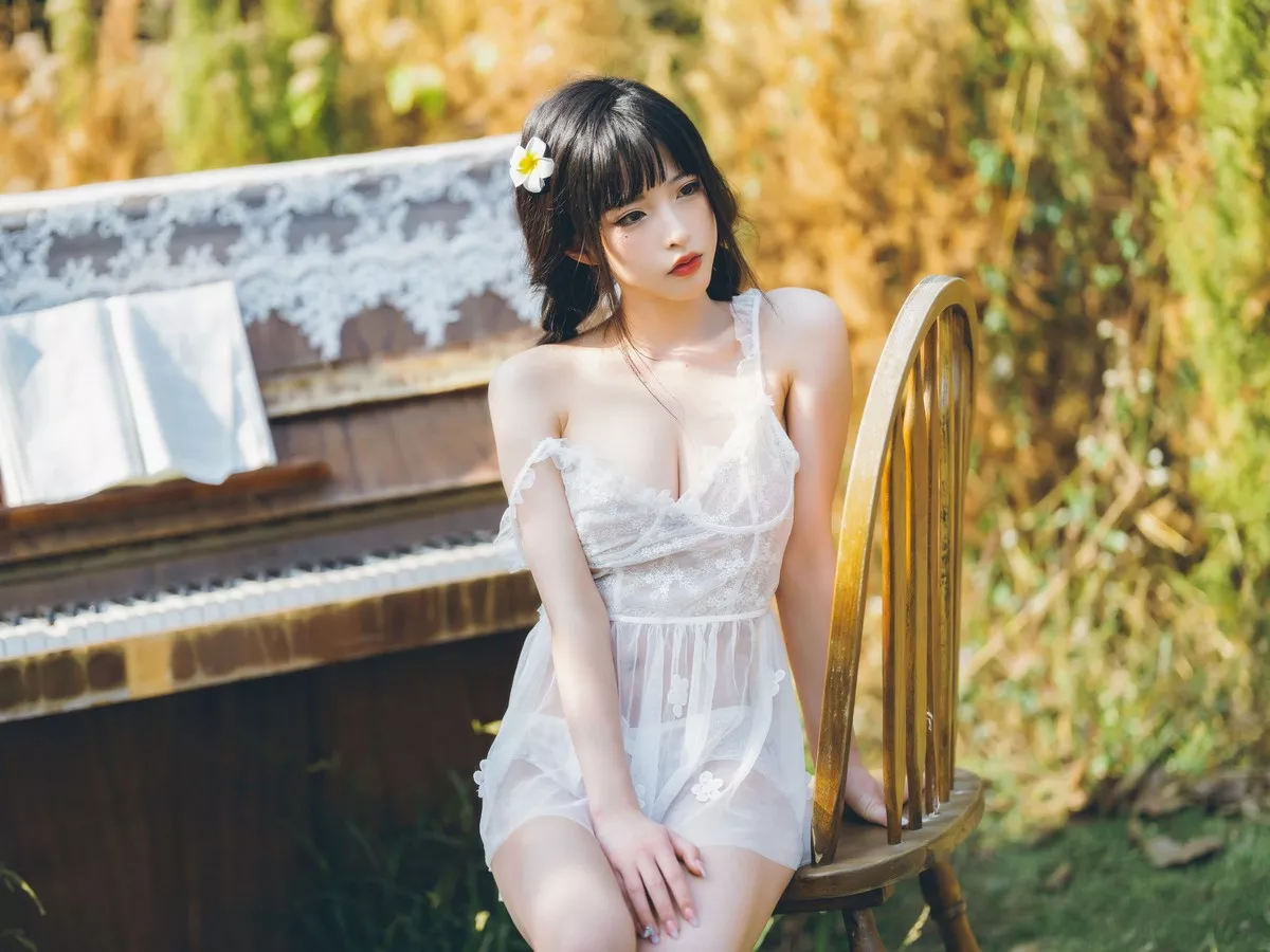 Xgyw.Org_性感尤物清水由乃田园小清新主题户外薄透白纱服饰秀火辣身材撩人诱惑写真65P