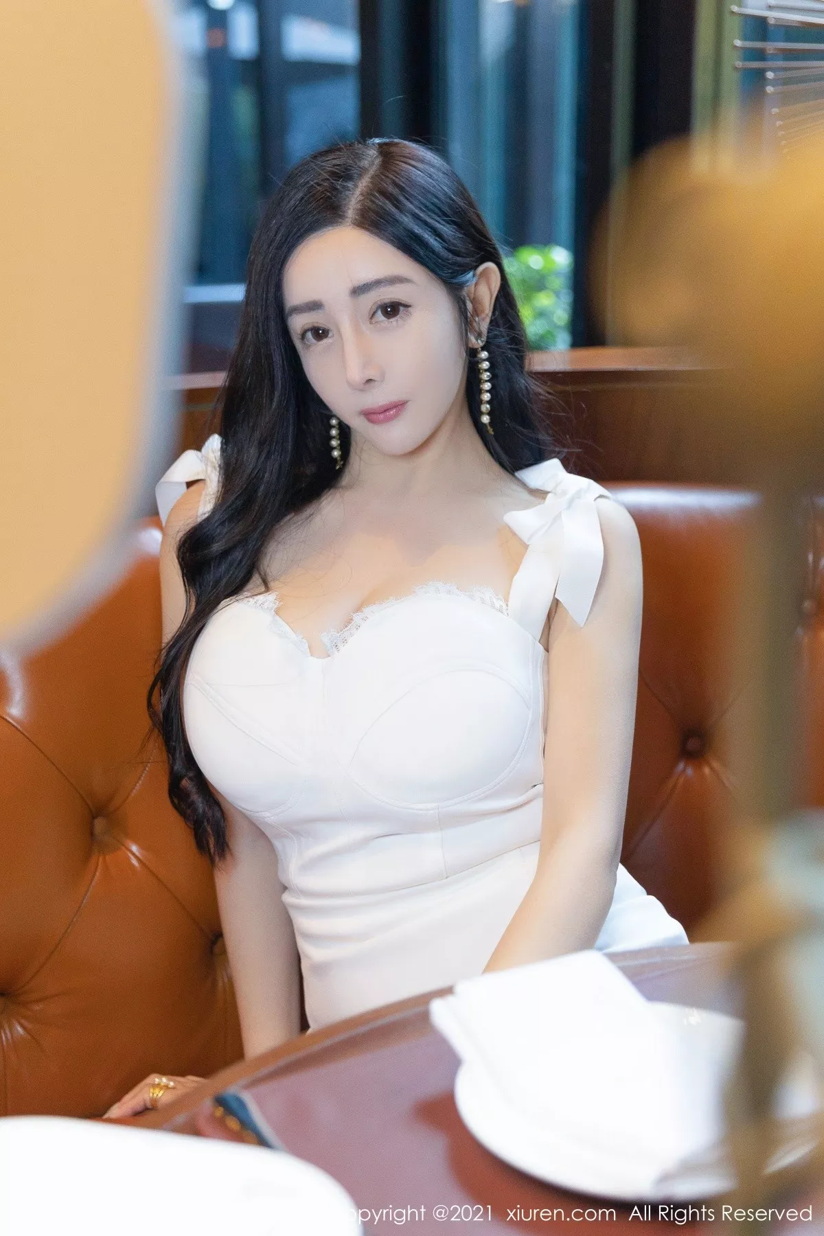 Xgyw.Org_XiuRen第4155期_模特允爾成都旅拍私房浴室脱白色长裙露丰满身材撩人诱惑写真66P