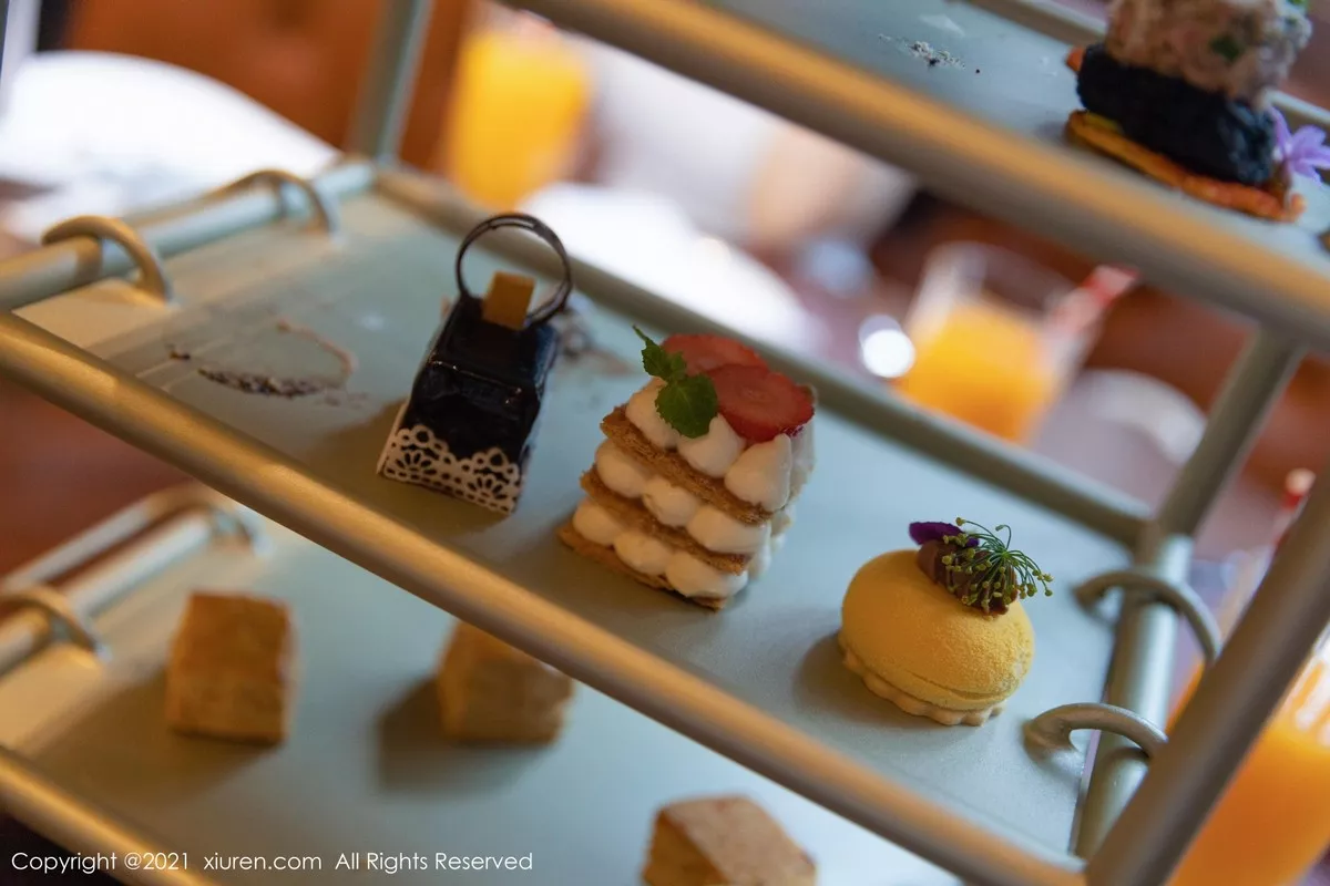 Xgyw.Org_XiuRen第4155期_模特允爾成都旅拍私房浴室脱白色长裙露丰满身材撩人诱惑写真66P