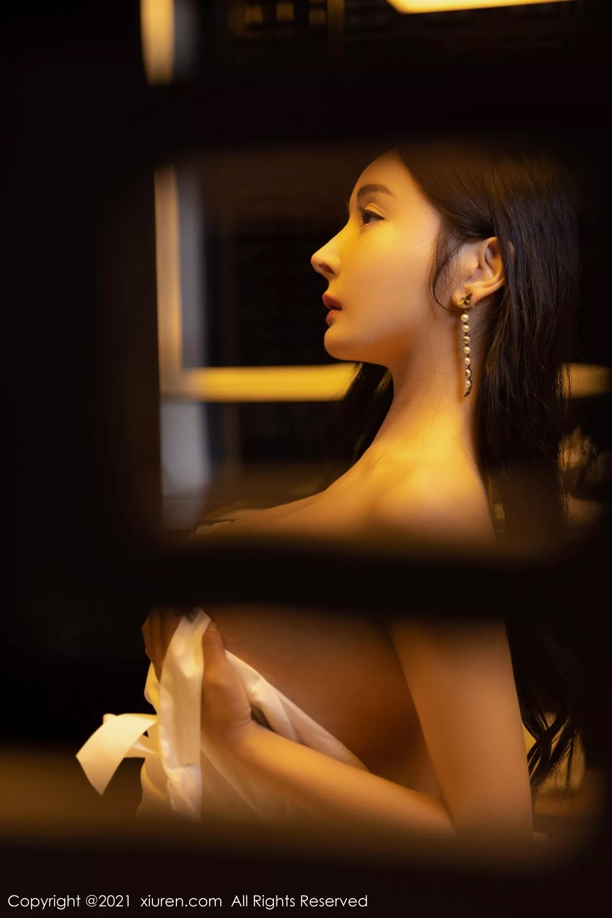 Xgyw.Org_XiuRen第4155期_模特允爾成都旅拍私房浴室脱白色长裙露丰满身材撩人诱惑写真66P