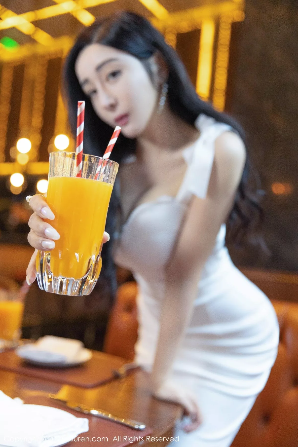 Xgyw.Org_XiuRen第4155期_模特允爾成都旅拍私房浴室脱白色长裙露丰满身材撩人诱惑写真66P