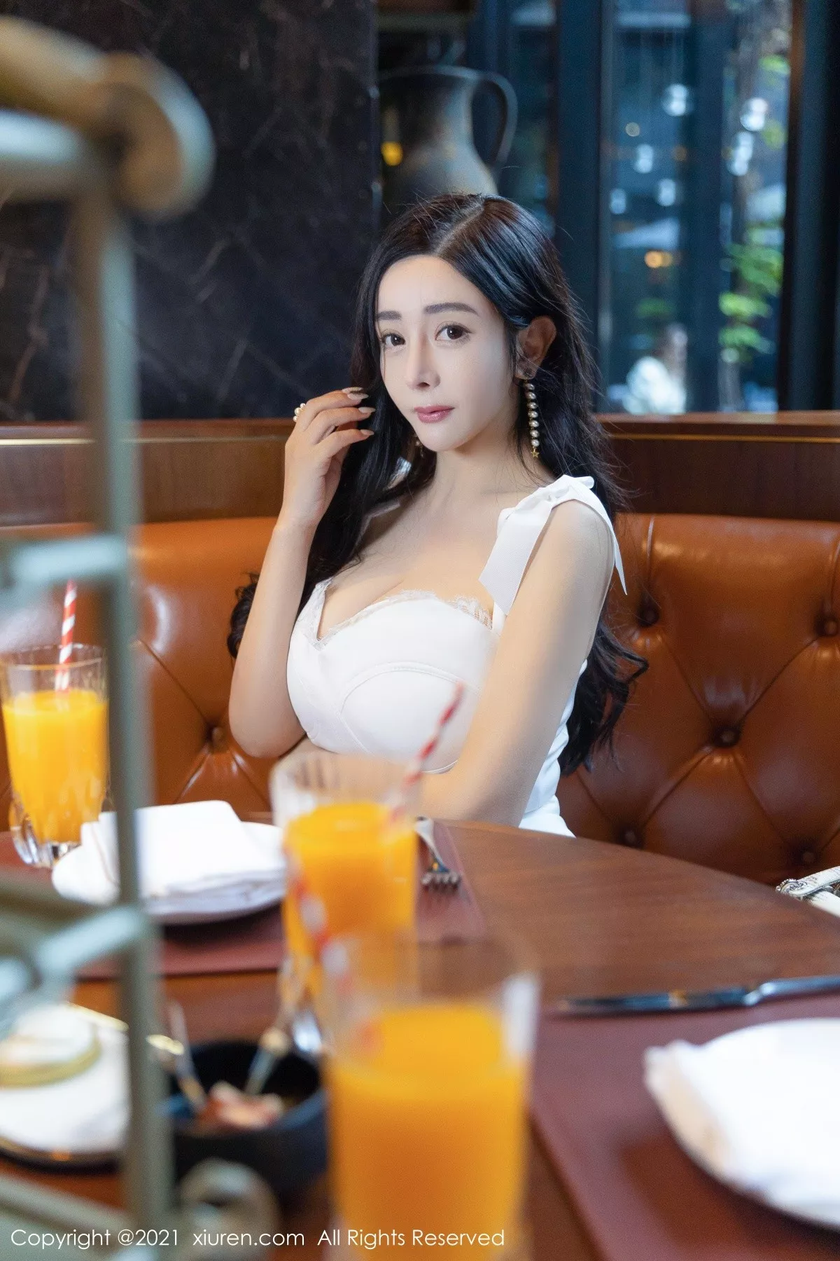 Xgyw.Org_XiuRen第4155期_模特允爾成都旅拍私房浴室脱白色长裙露丰满身材撩人诱惑写真66P