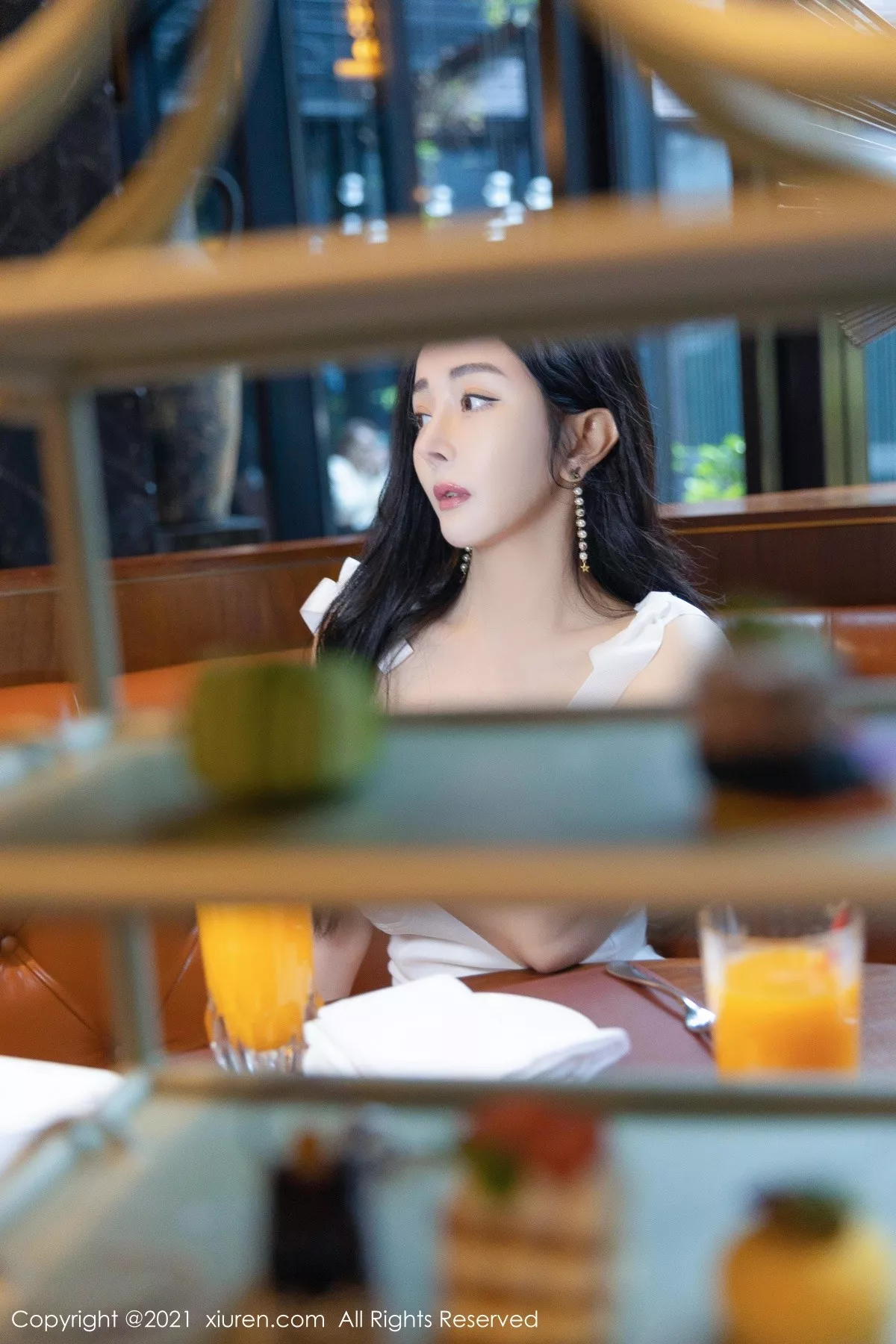 Xgyw.Org_XiuRen第4155期_模特允爾成都旅拍私房浴室脱白色长裙露丰满身材撩人诱惑写真66P