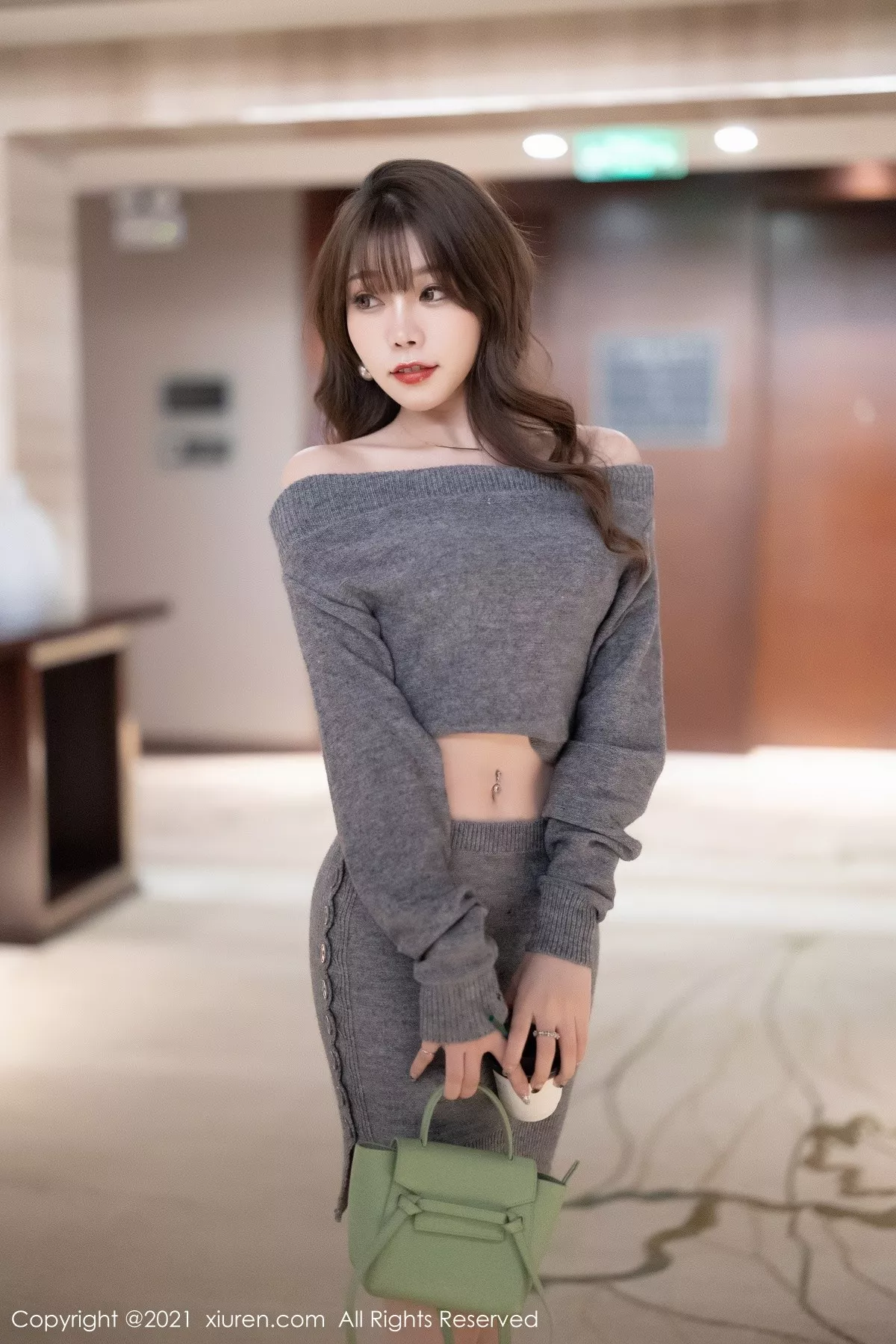 Xgyw.Org_XiuRen第4239期_女神芝芝Booty私房针织衣套装配肉丝裤袜半脱秀翘臀诱惑写真90P