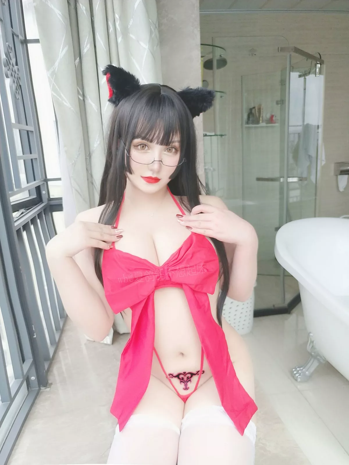 Xgyw.Org_人气Coser夏鸽鸽不想起床红丝带主题猫女郎装扮情趣内衣配白丝袜诱惑写真36P