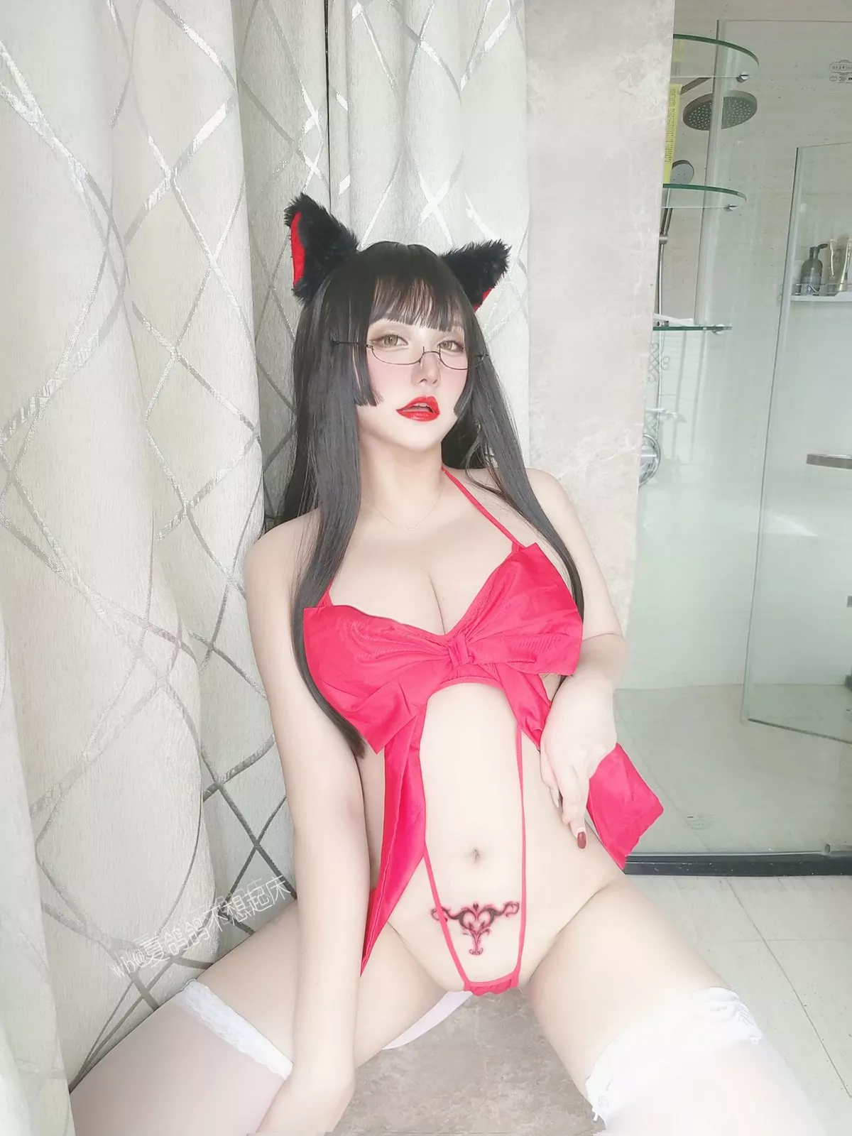 Xgyw.Org_人气Coser夏鸽鸽不想起床红丝带主题猫女郎装扮情趣内衣配白丝袜诱惑写真36P