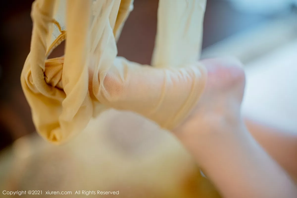 Xgyw.Org_XiuRen第4246期_模特白茹雪脱典雅吊裙露性感内衣配开档肉丝裤袜迷人诱惑写真34P