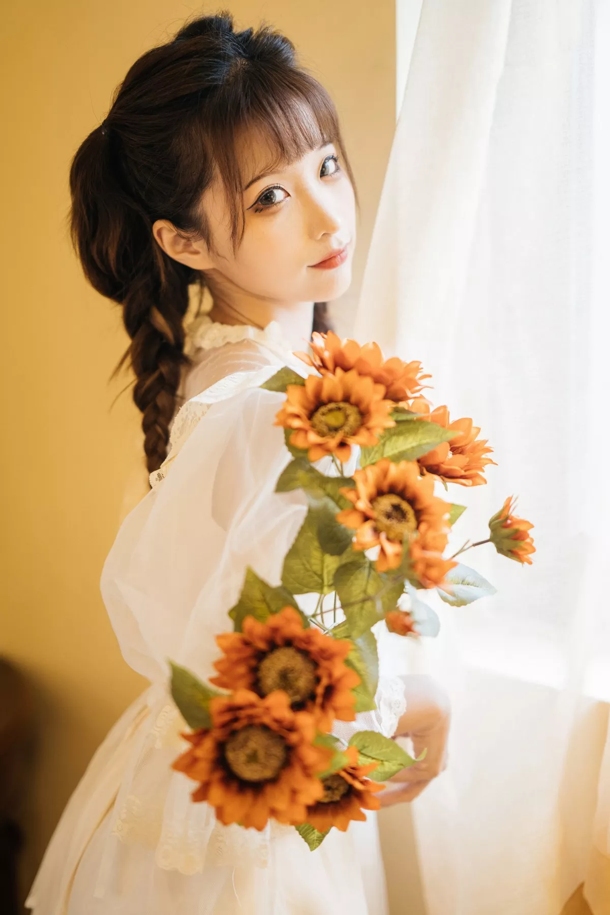 Xgyw.Org_知名动漫博主蠢沫沫古着主题私房性感白色连身裙秀完美身材靓丽迷人写真28P