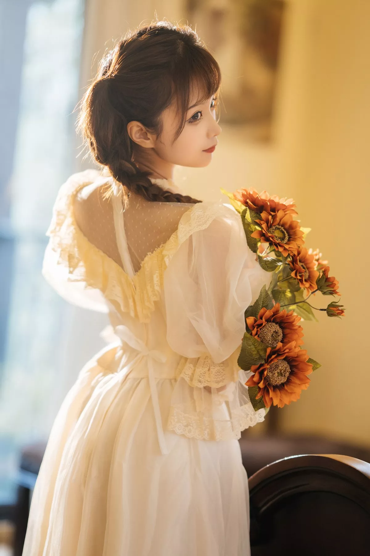 Xgyw.Org_知名动漫博主蠢沫沫古着主题私房性感白色连身裙秀完美身材靓丽迷人写真28P