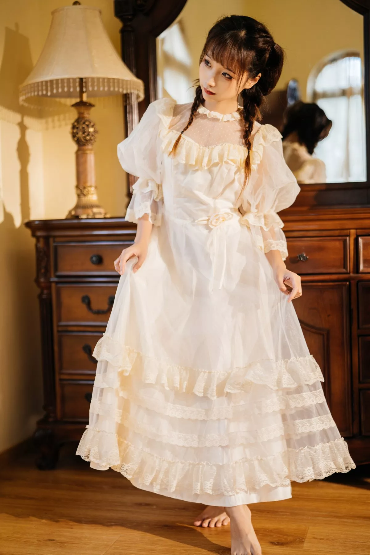 Xgyw.Org_知名动漫博主蠢沫沫古着主题私房性感白色连身裙秀完美身材靓丽迷人写真28P