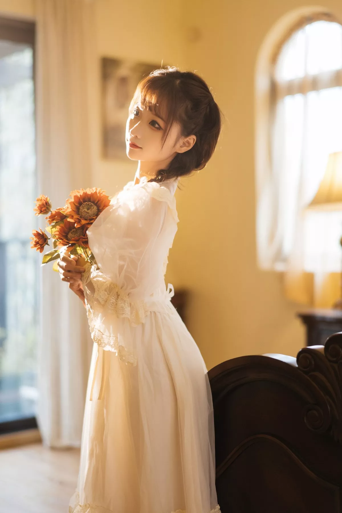 Xgyw.Org_知名动漫博主蠢沫沫古着主题私房性感白色连身裙秀完美身材靓丽迷人写真28P